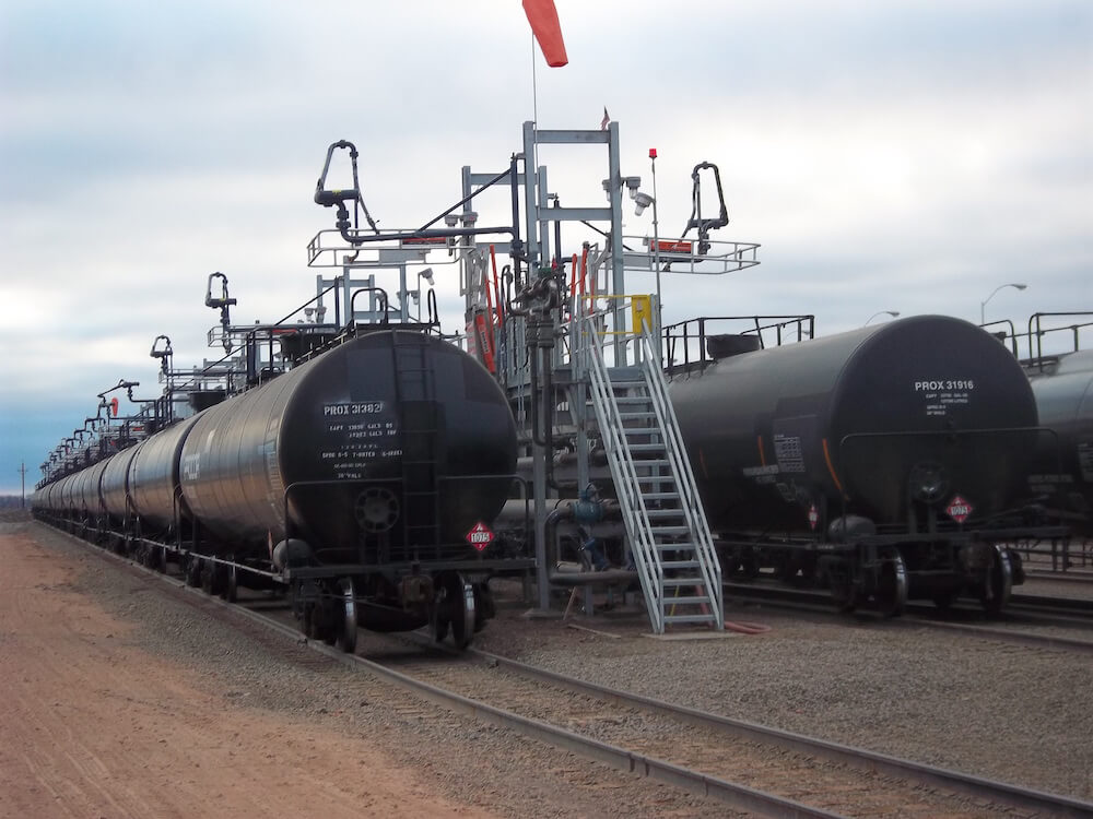 Loading platforms. LPG railcar loading System. LPG loading & unloading Rack. LNG loading Arm. LNG railcar.