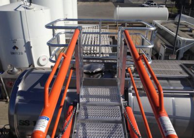 truck-gangway-with-fall-protection-cage-15